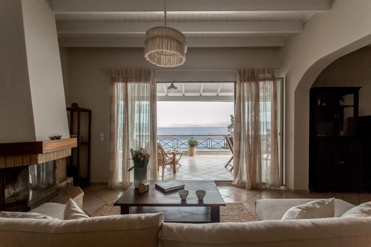 Beach Front Villa Litore Mesongí Екстериор снимка